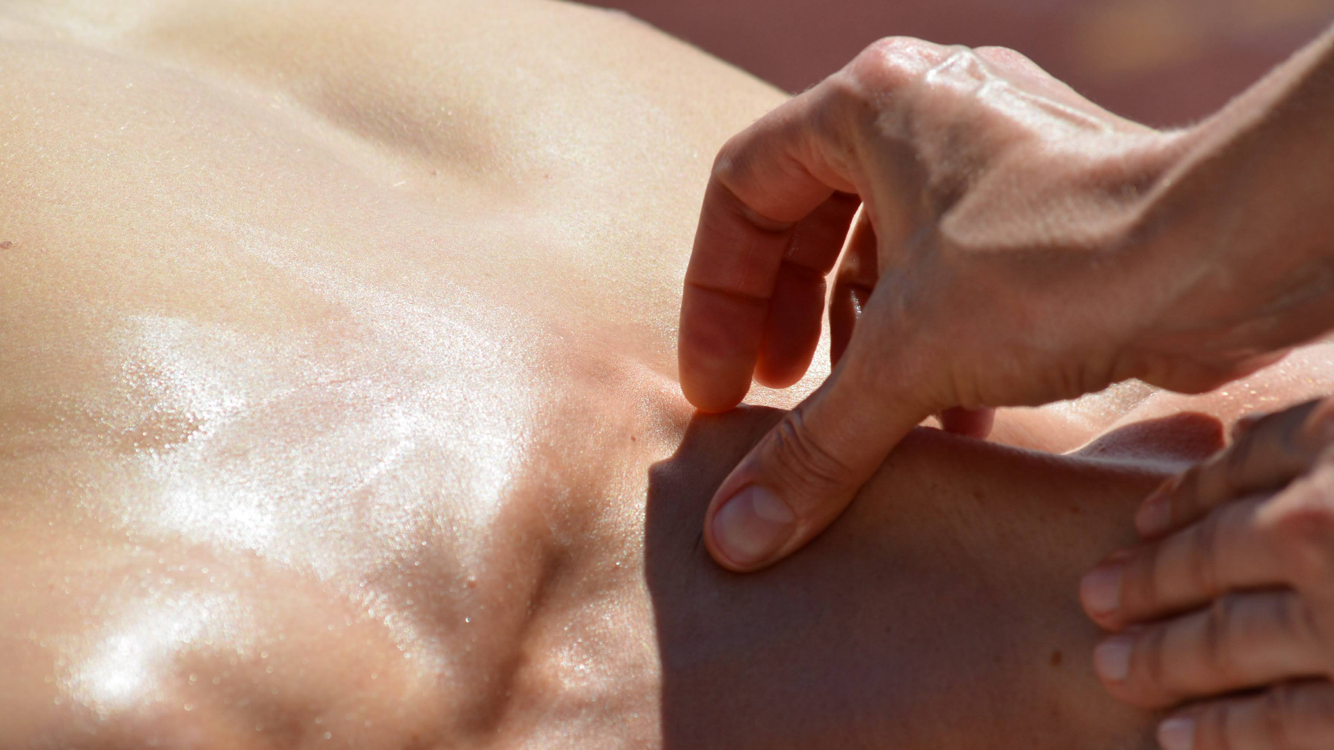 Massage par lissage, des muscles sterno-cléido-mastoïdiens